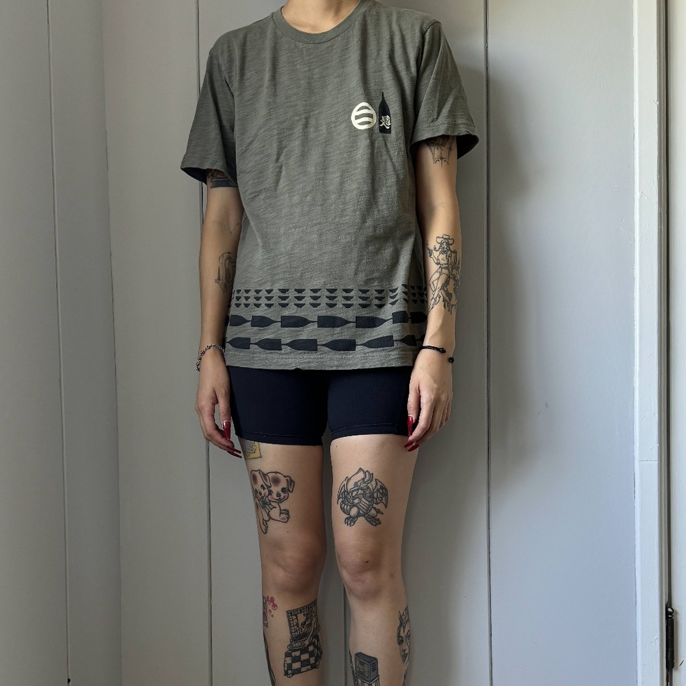 Uniqlo UT x Saka Gura Dassai Japanese Art Khaki Green Medium